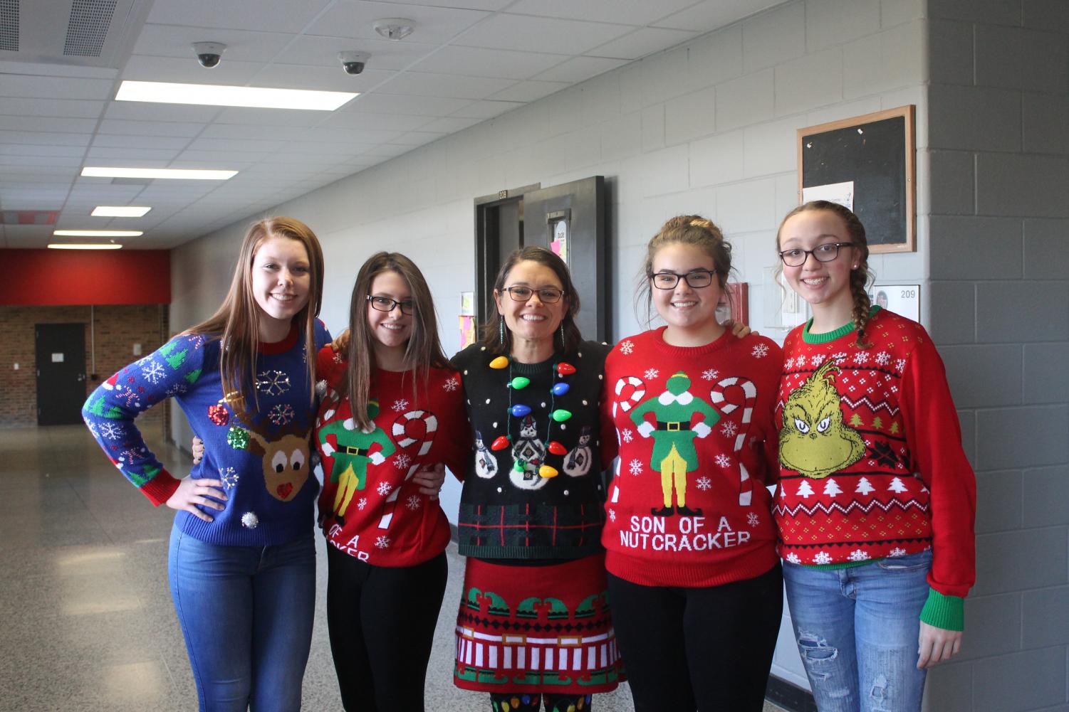 (Left to right) Freshman Payton Brooks, freshman Shealyn Paulis, Health teacher Dede Rush, freshman Jensen Mortimer, and freshman Lucy Nurkka