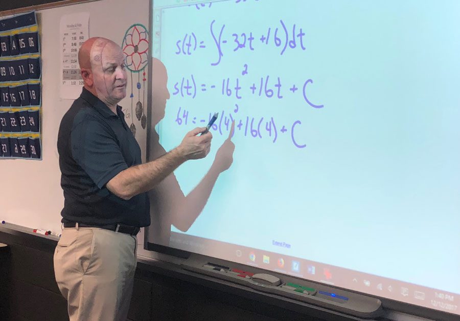 Klinger expands on the idea of integral anti-derivatives to his AP Calculus class during fifth hour.