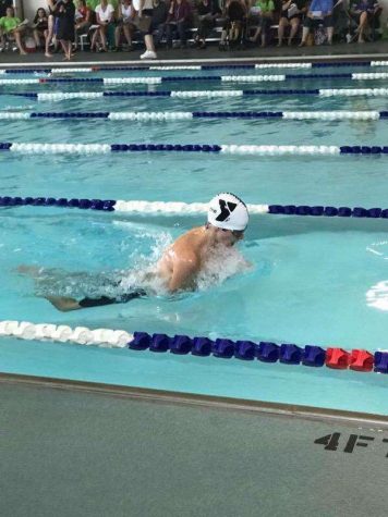 Swimmer competes without a school team