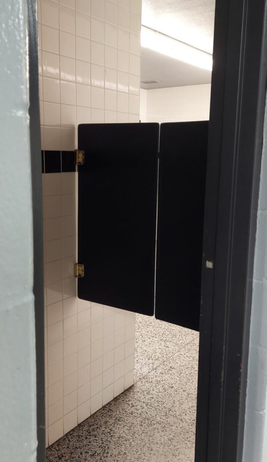 Restroom in 500 hall receives new installation